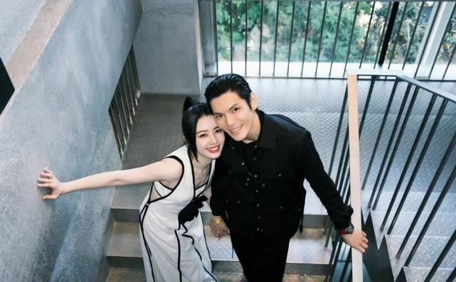 设计 郭碧婷终于美回巅峰！穿连体裤和向佐拍大片，高颜值连老公都夸