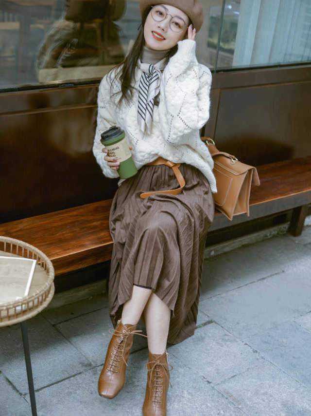 身材 百褶裙你穿对了吗？配上这几件上衣温柔又时髦，还能提升气质感