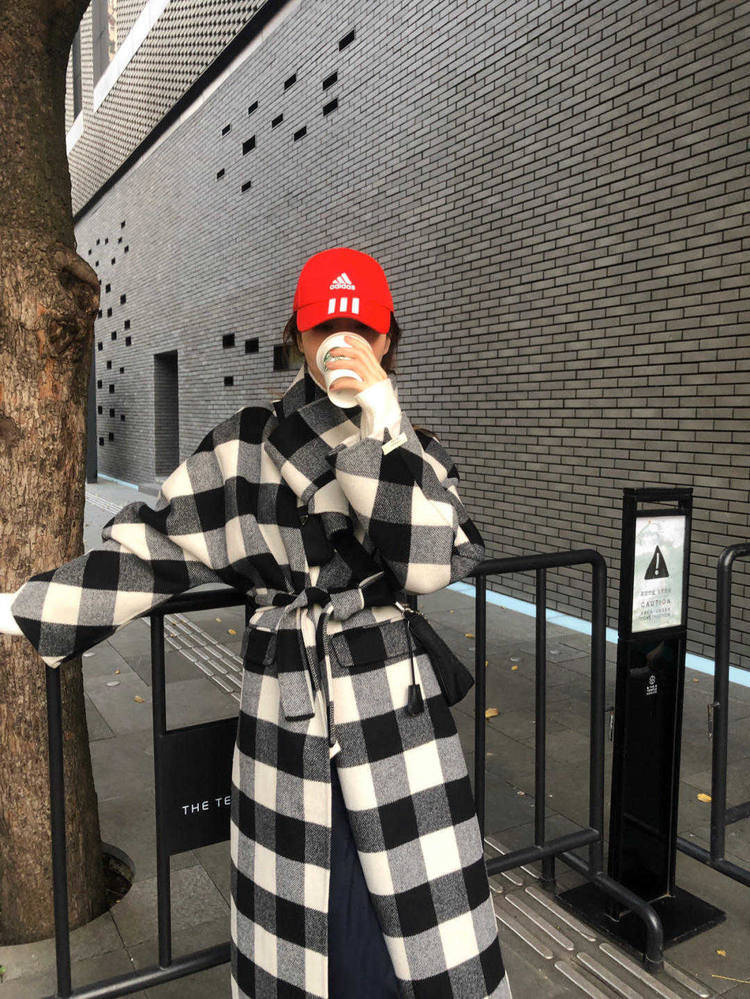 毛衣 格纹大衣的穿搭，看起来干净利索