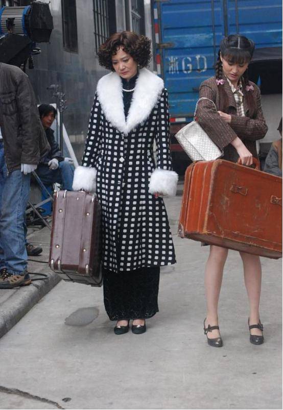 设计 “太后”刘雪华年轻时挺会穿,简约配色却有别样风情,气质真好