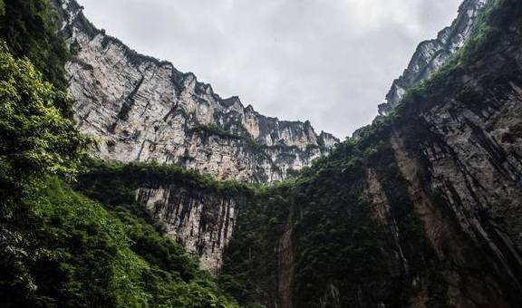 世界最大“天坑”，像漏了个洞，堪称长江三峡的“活化石”