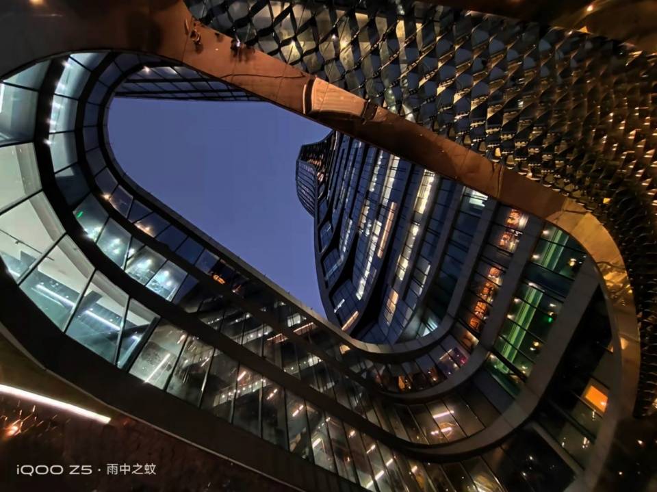 层层越级——这就是1899元起的iQOO Z5给我的体验
