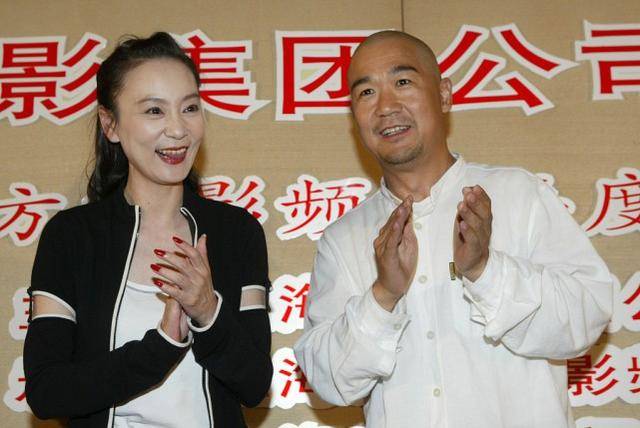 设计 “太后”刘雪华年轻时挺会穿，简约配色却有别样风情，气质真好