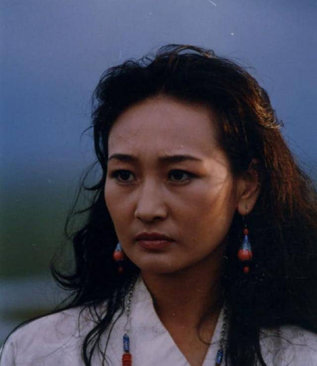 走红后嫁给腾格尔歌手 八年婚姻以离婚告终 她回来后