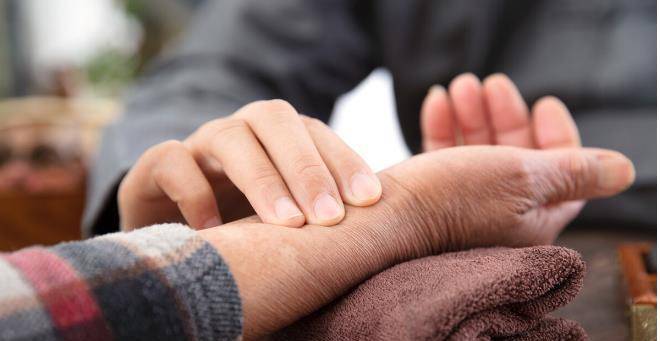 尿酸|腰腹痛西医多次诊断无法确诊，55岁男子后寻中医治疗后一身轻松