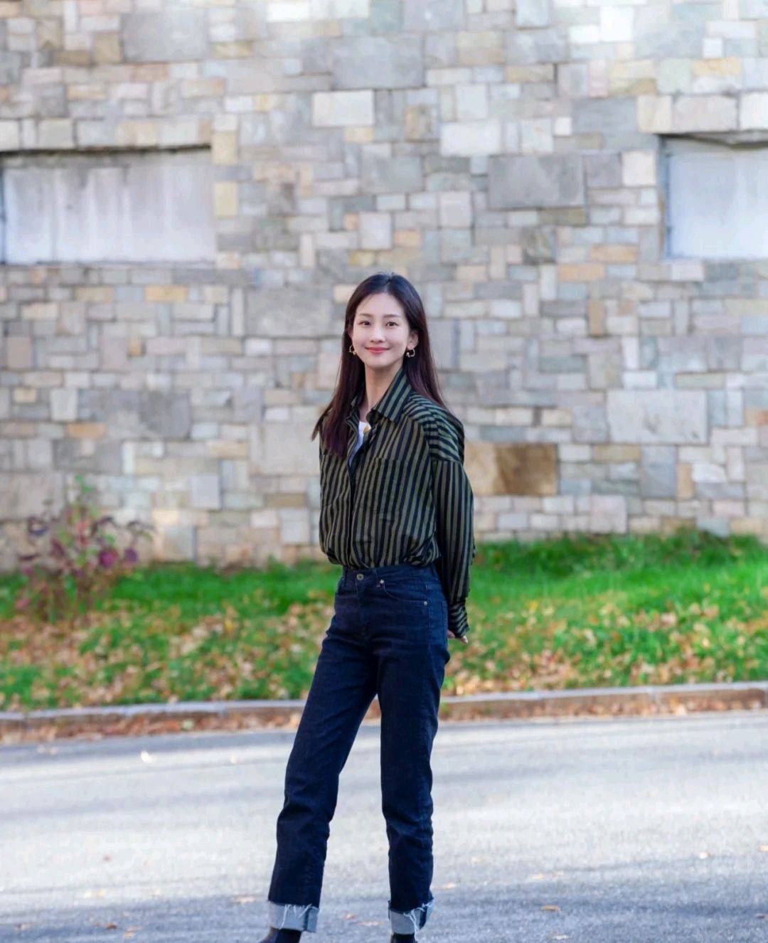 风景线 谁说穿基础款不好看的?只要会搭配,轻松成为街角的靓丽风景线