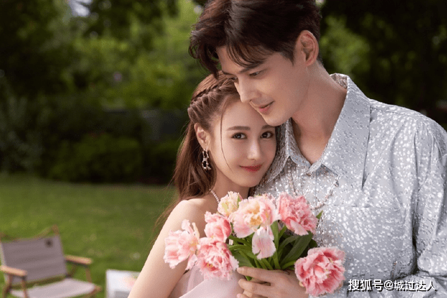 女友 郭品超也找到真爱了，与小19岁女友同框，却看不出来年龄差