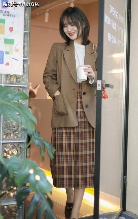身材 秋天穿“格纹裙”更优雅,教你N种搭配思路,时髦百搭又不挑人