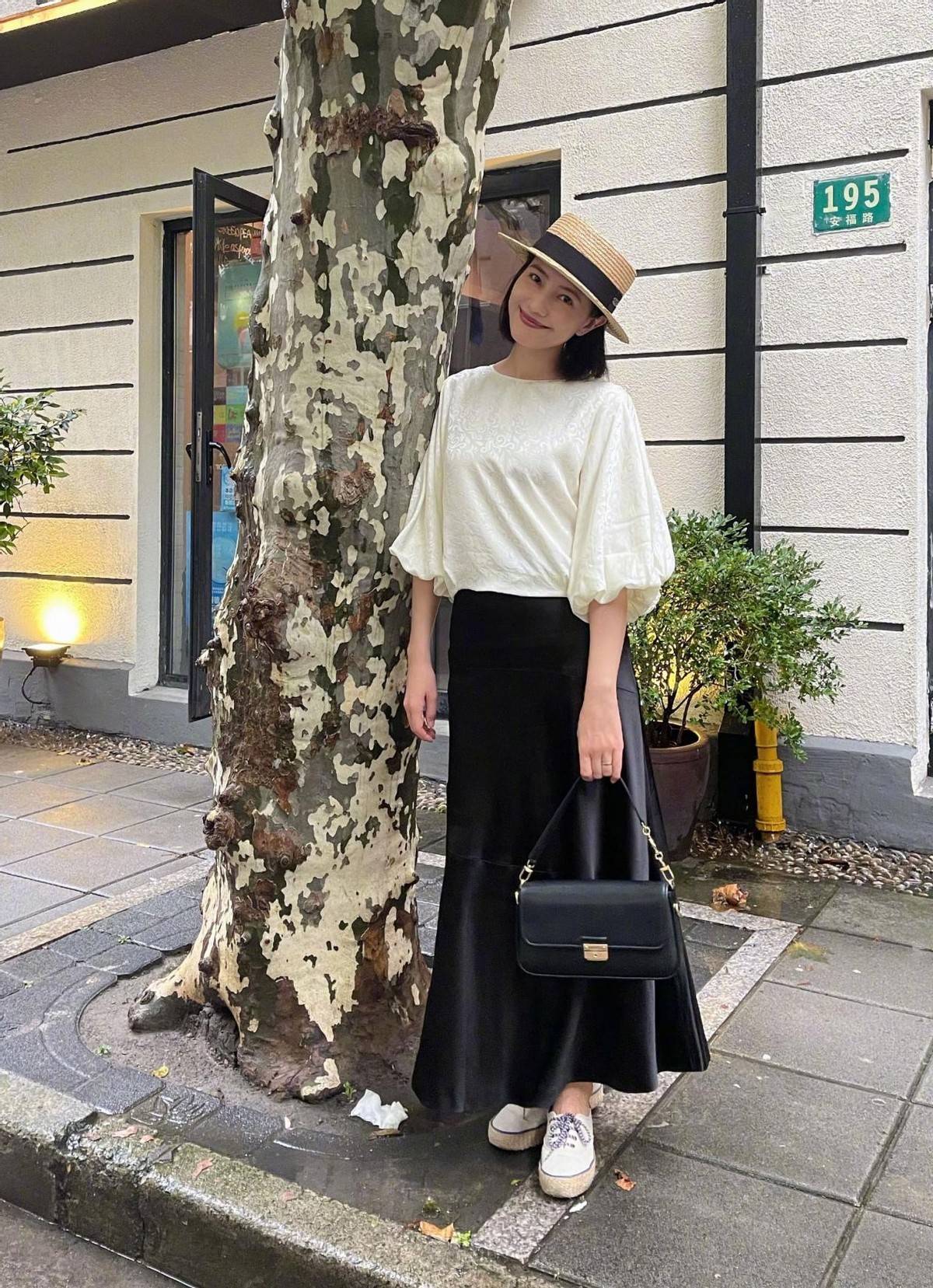 套装 高圆圆终于换风格了,卡其套装打造潮流工装风,这次她美得不一样