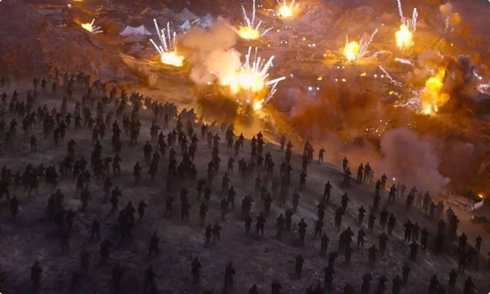 围巾|《长津湖》:女孩送千玺围巾,看似多余的剧情,却并没有那么简单