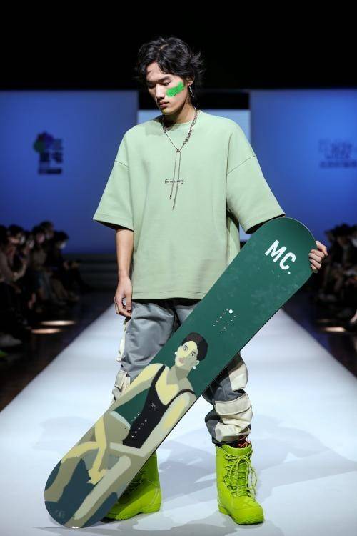 时代 “国潮先锋、户外有我”玖零酷玩"MC 9/0 STARSSS"品牌秀在京发布