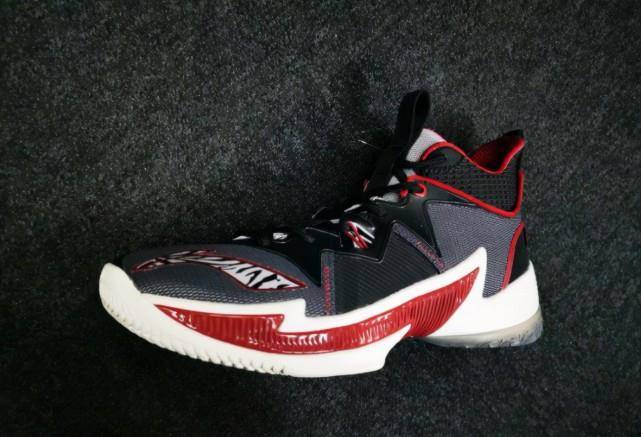 耐克 基础款篮球鞋方面，李宁安踏可以超越耐克阿迪了吧？