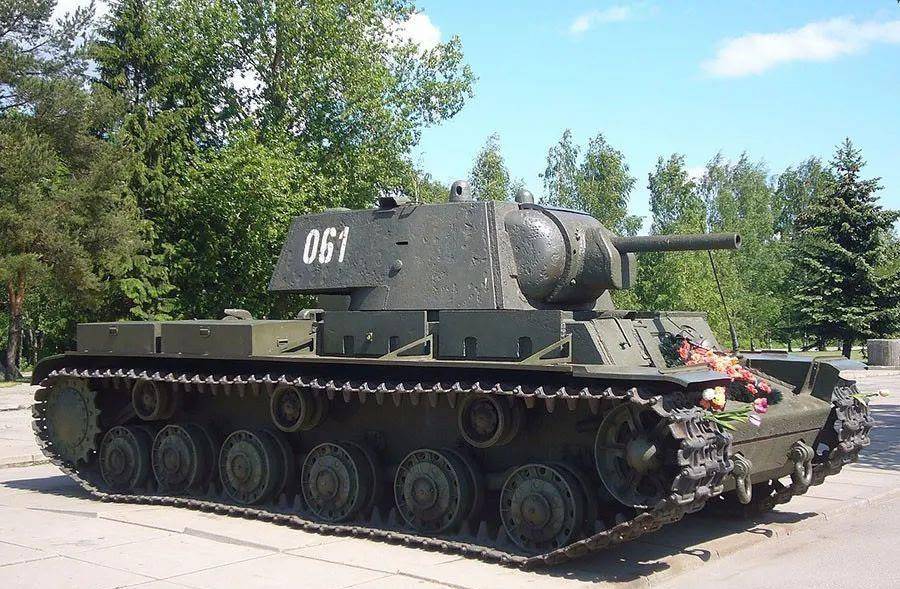 原创kv坦克的至高火力:kv-9坦克122榴弹炮的强悍力量!