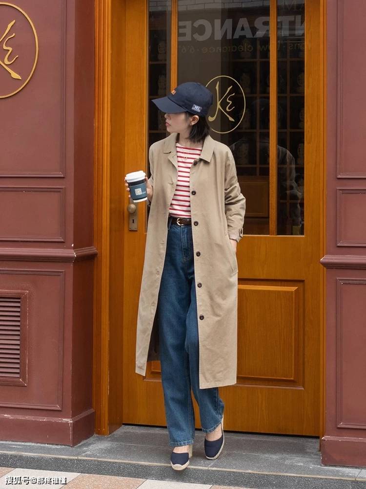 可以在 搭素色衬衫,搭小脚裤,搭高跟鞋,知性又女人搭T恤,搭直筒裤