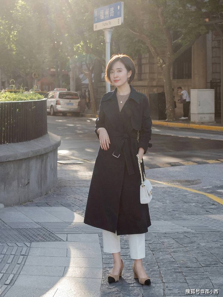 身材 40岁女人穿风衣要“大气”,get这4个搭配重点,气质不俗反而高级