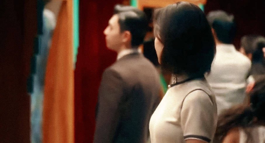 因为|倪妮新片首发预告，搭档邓伦上演“跨时空”爱恋，大街上深情拥吻