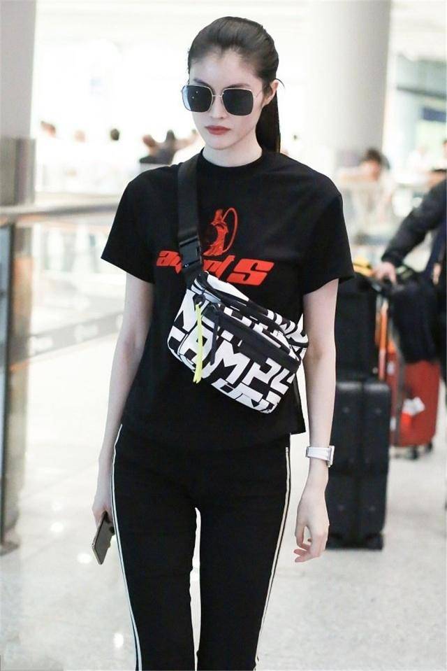 那何 何穗这腿是有多长？九分裤竟穿出七分裤既视感，大长腿真的好吸睛