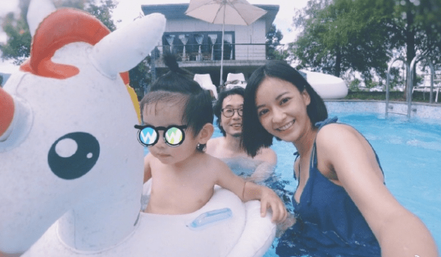 手部|陈意涵分享孕晚期动态，临产在即手部浮肿明显，仍坚持下厨好贤惠