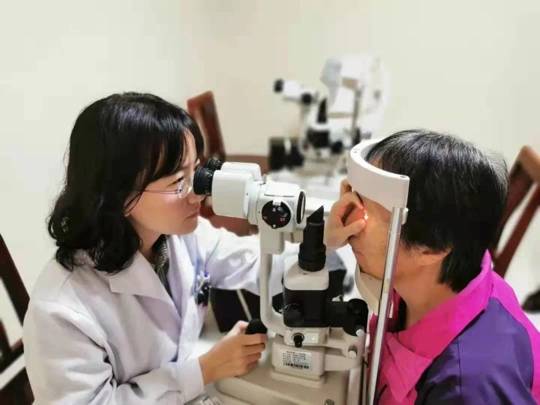 成教授|咸阳市第一人民医院青年医生尹晓艳：因为一座城，爱上为之奋斗一生的光明事业