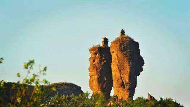 盘点国内五大山顶寺庙，真不明白古人是怎么建的，太惊险了