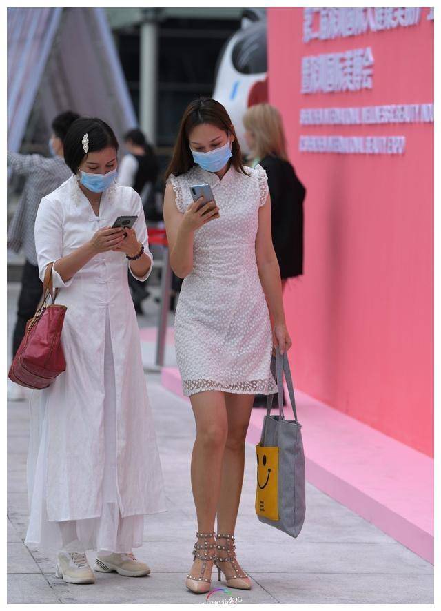 设计 白色波点旗袍,气质满满。很时髦