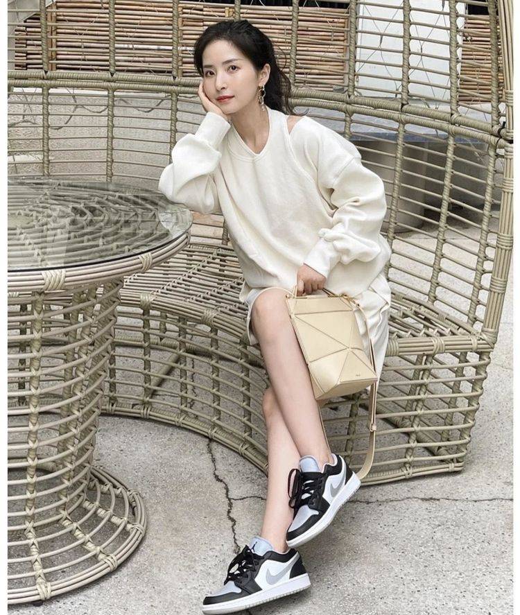 时尚 马甲与衬衫一起穿，看起来好看有气质