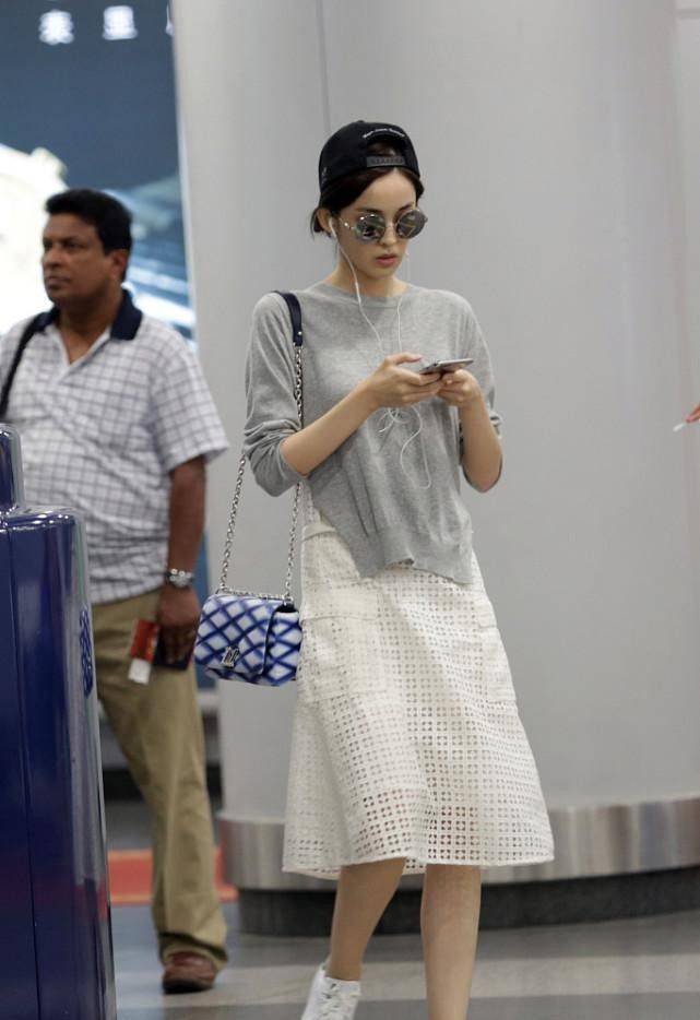 部位 古力娜扎挺会博人眼球的，领子和腰间用铁环连接，感觉好迷人