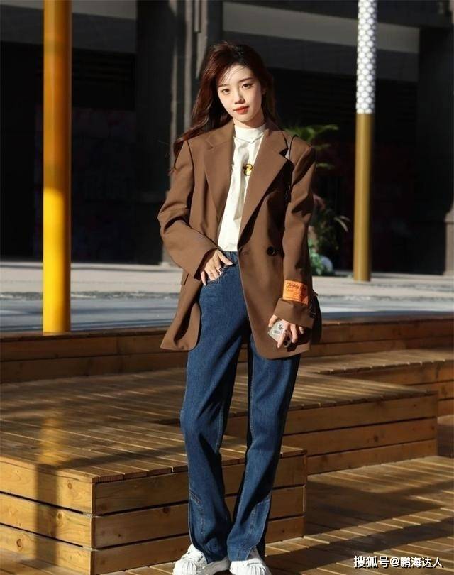 身材 紧身裤已经过时了，今年的裤子流行“穿松不穿紧”，微胖也能驾驭