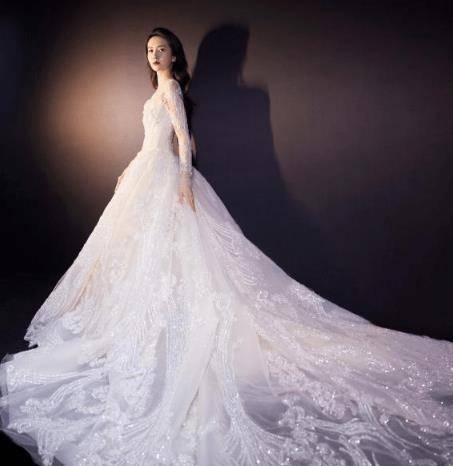 角色 人气女王许龄月,亮相上海时装周,高贵优雅气质征服现场所有人