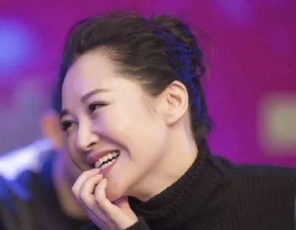 什么52岁的许晴美上热搜！靠的是什么？