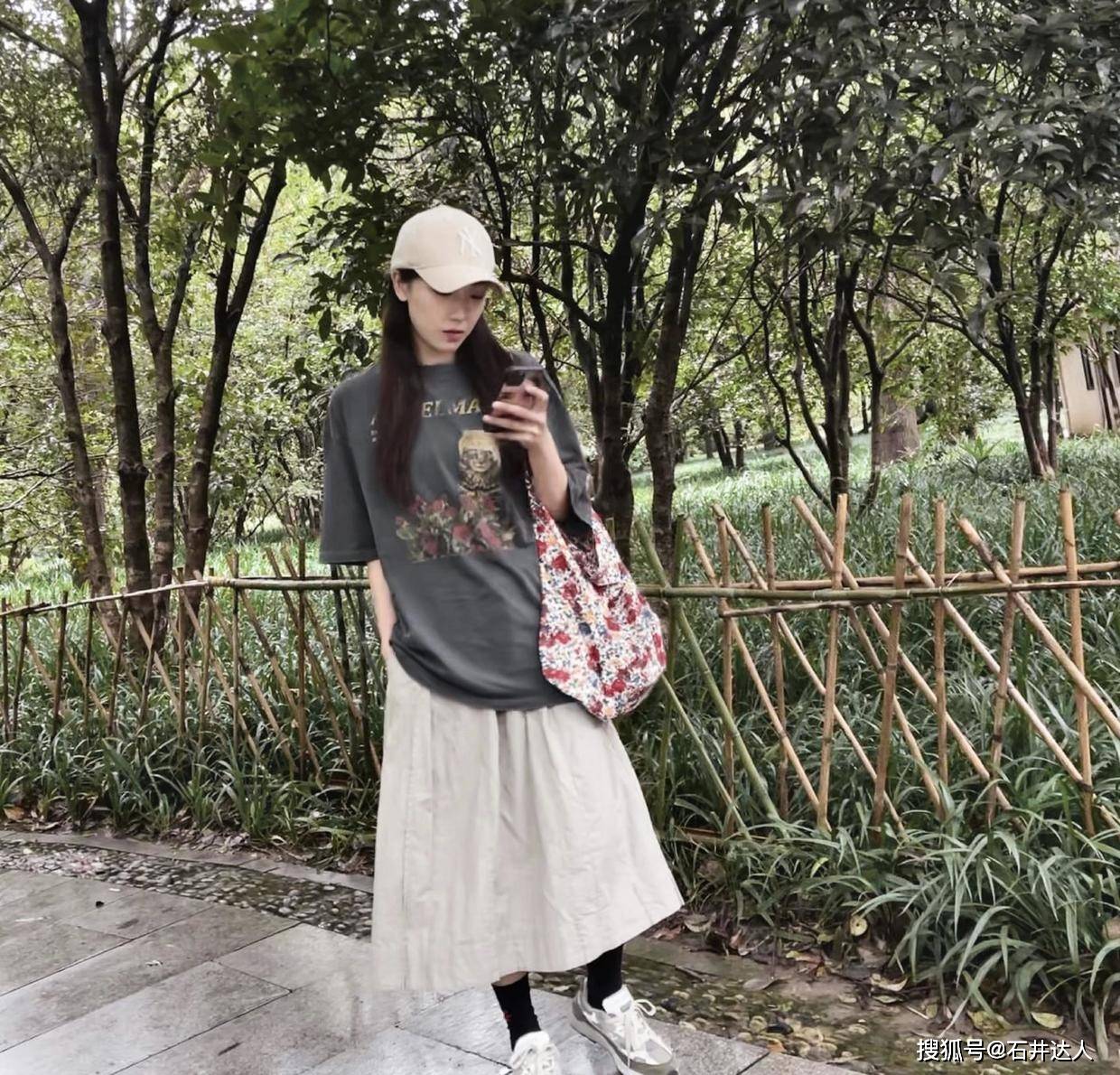 廓形 简约又很高级越是基础款的单品,对穿搭者的气质就会越挑剔