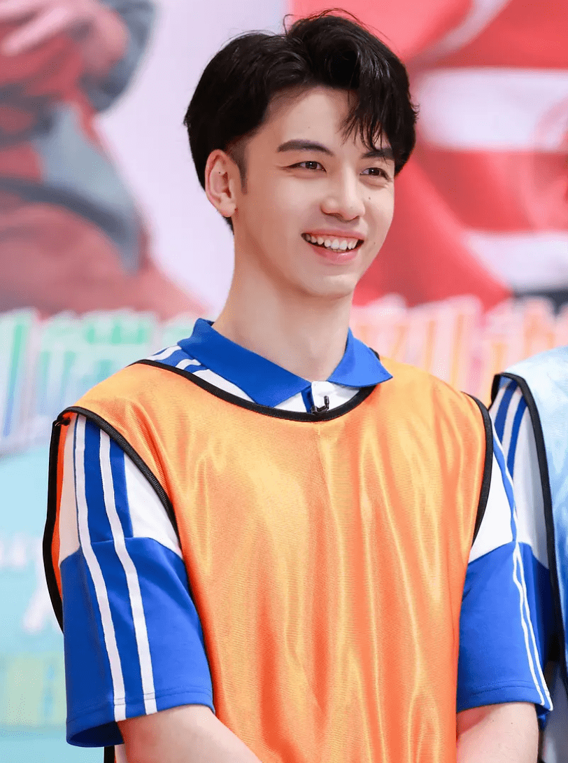 刘迦在《披荆斩棘的哥哥》稳成团?长情的他与大13岁女友相恋10年