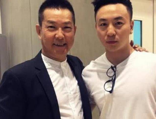 七小福排行_七小福现状:洪金宝老了,成龙元华也上岁数,他成不老男神