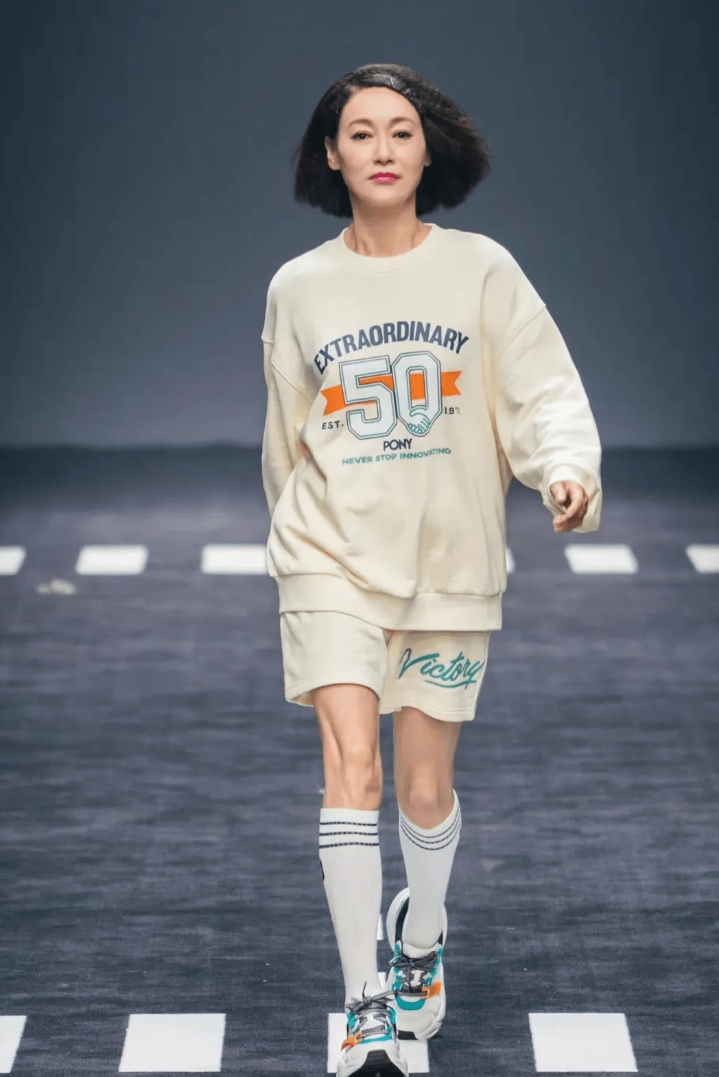 活动 刘雯再现高级感穿搭，60+惠英红状态太给力