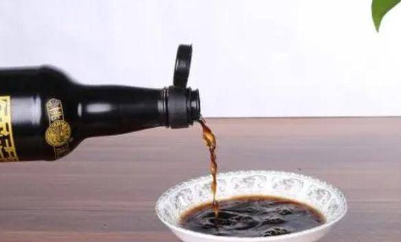 用处|每天坚持喝一勺醋,能够降血糖?医生:若想降糖,常见2物可多吃