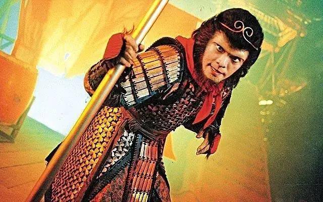 周星驰|香港电影十大经典角色,“九叔”林正英,“禁欲系”法海令人难忘!