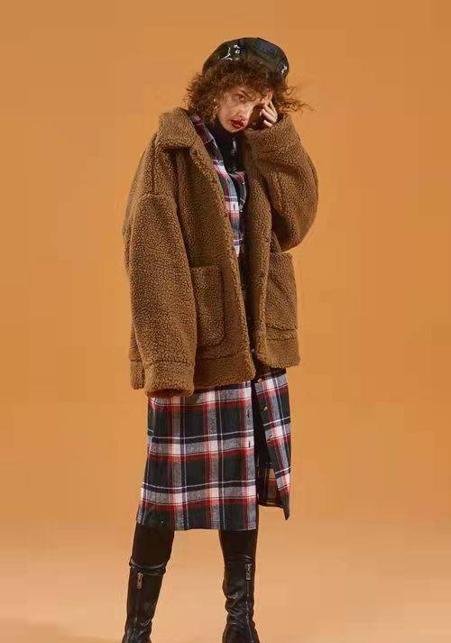 羊羔 深秋冬保暖高级穿搭look,这三种让你轻松禁住凌冽寒风,时尚吸睛