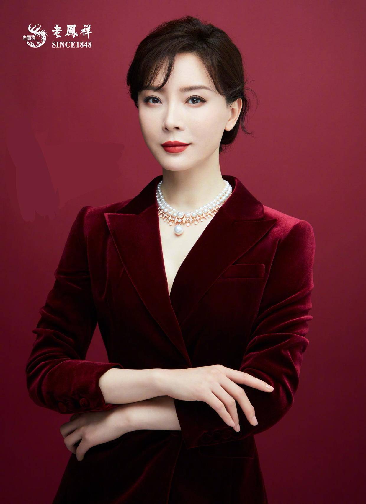 设计 陈数才是“阿姨圈顶流”，穿红粉拼接连衣裙令人大开眼界，超好看
