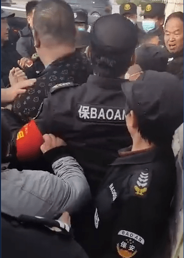 陕西服装工程学院工作人员求助：凌晨学校闯进150人(图4)