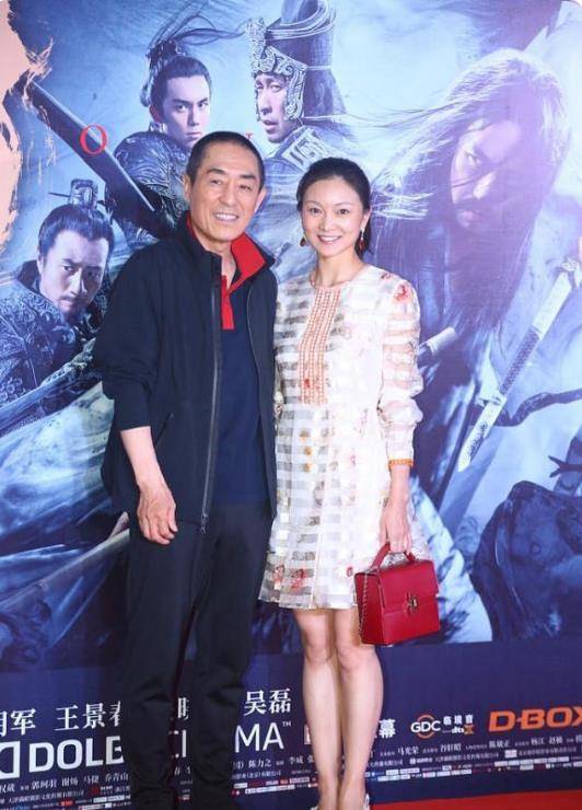 一身 陈婷与张艺谋共出席活动，穿扮成熟优雅显气质，不愧是大导演太太