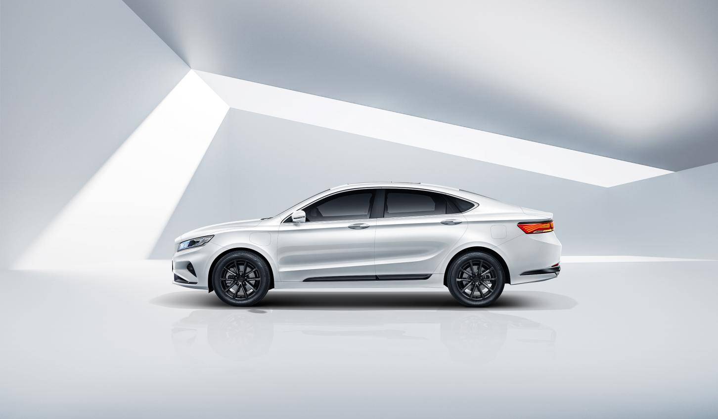 纯电续航84公里,博瑞phev里程升级版 15.58万元起售