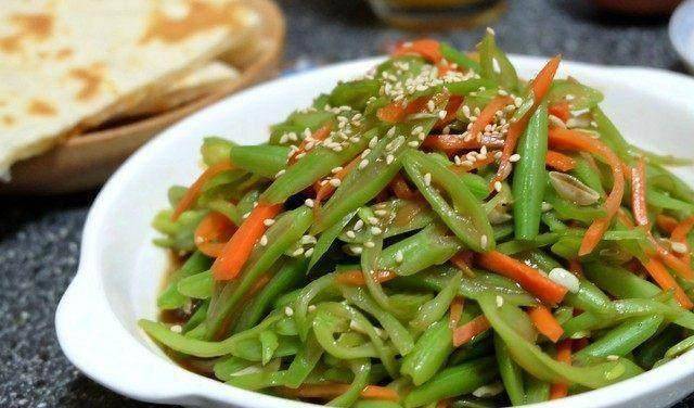 美食推荐 红烧鱼块 芝香四季豆 杏鲍菇炒鸡片 腊肉炒蘑菇 做法 新闻时间
