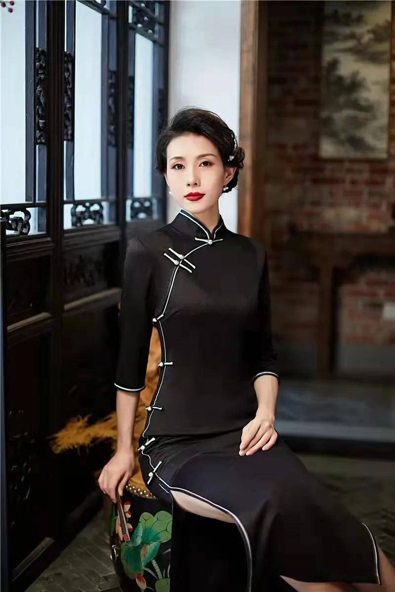 身材 真正有气质的女人，不一定要穿大牌！一袭复古旗袍，美得惊艳时光