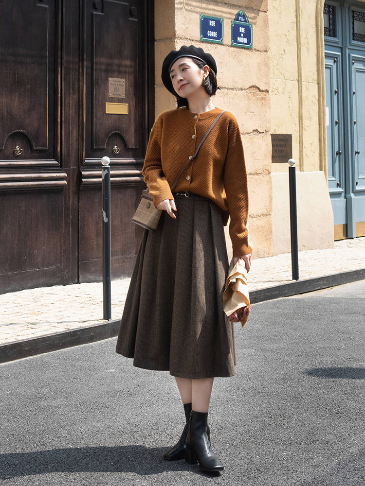 颜色 不露腿的秋冬穿搭来喽，大衣搭配牛仔裤保暖舒适，时髦又显气质