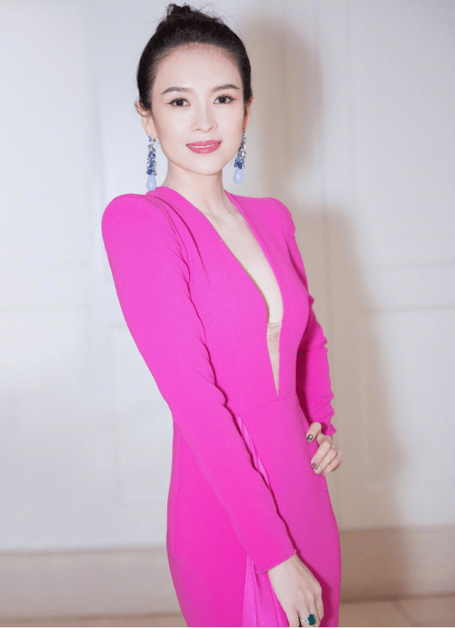 美人 章子怡被称之她为东方“美人坯子”,10衣服展示她不仅美还会穿