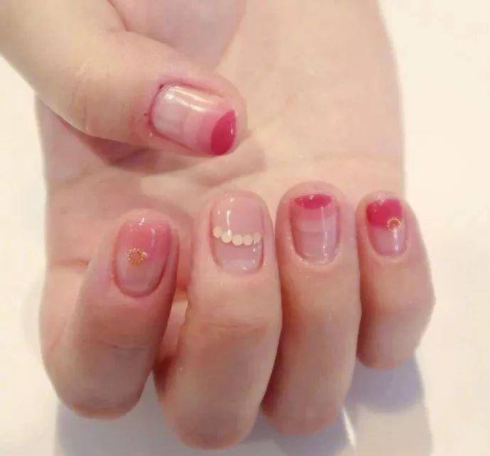 贴片「兰州美甲培训」梦幻透明系美甲,美出一定境界!