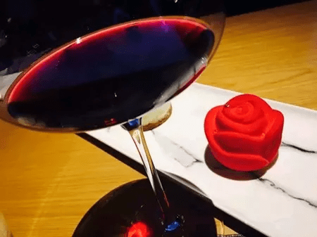 因为|红酒又涩又苦，为什么都还抢着喝？