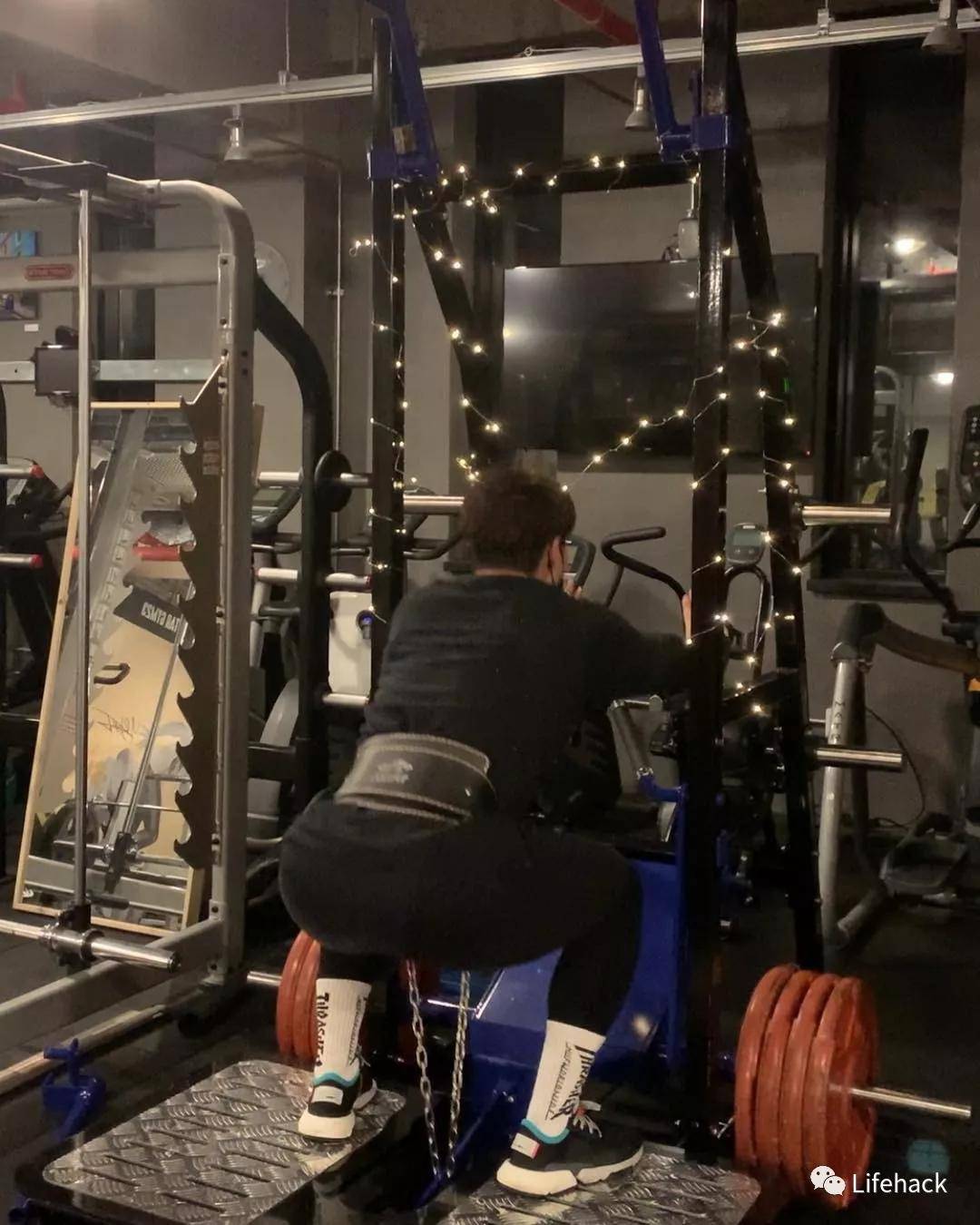 身子|杭州肌肉男一个月狂吃160袋鸡胸肉，结果把肾给毁了