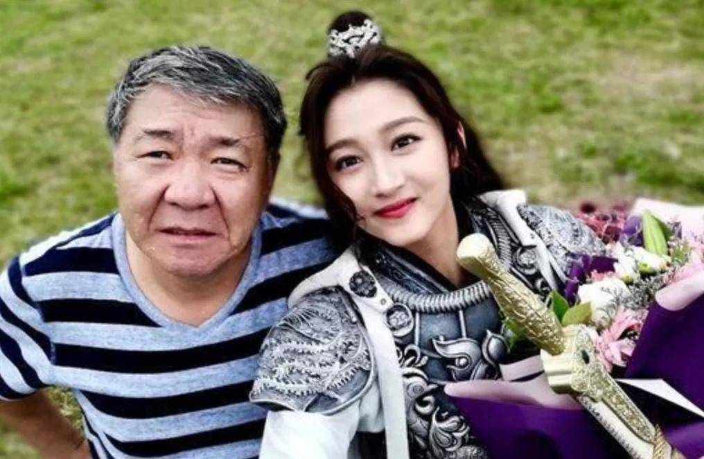 姜文|比烂谁与争锋?姜文胡军熬成打酱油,关晓彤的大长腿没有烟花抢眼