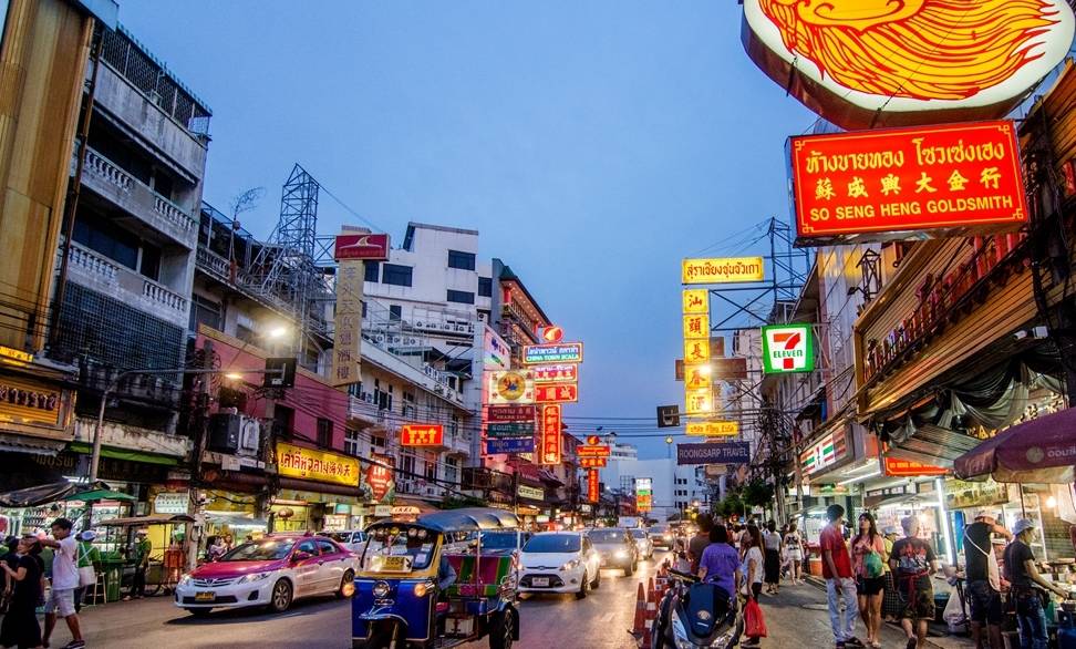 泰国有条潮汕化唐人街，遍布潮州小吃，说潮州话通行无阻